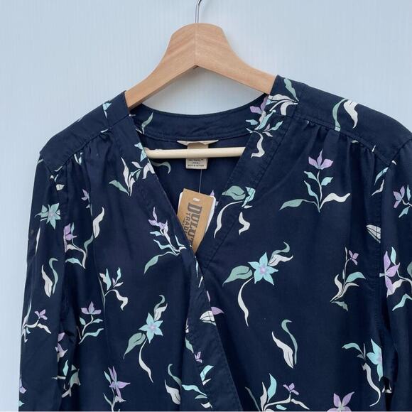 NEW! Duluth Trading Company Tencel floral print wrap top size medium - Picture 6 of 12